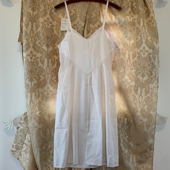 💰SALE💰 Vintage *NWT* Vanity Fair Slip - Picture 5 of 12
